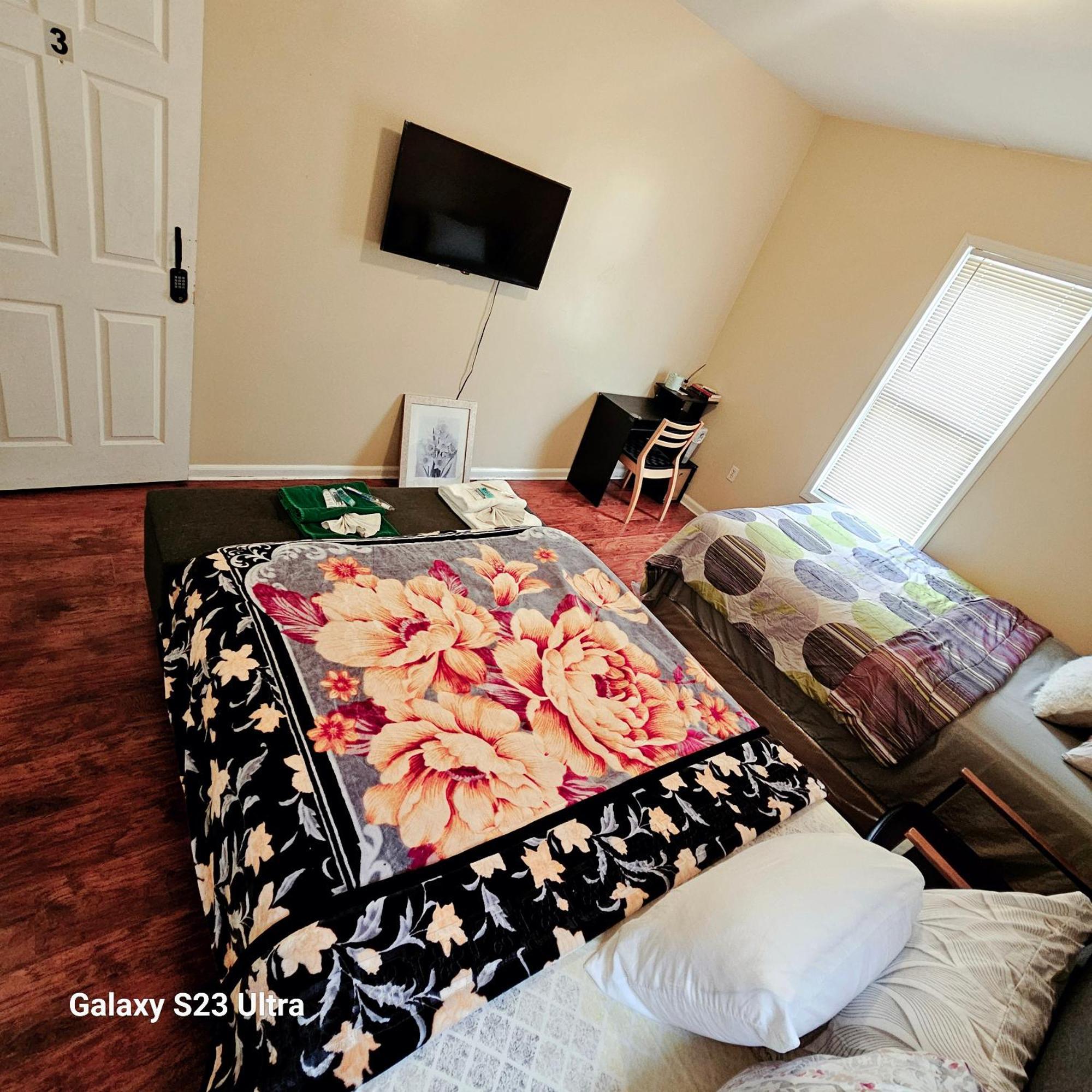 Divine Villa & Resorts Guest House - 283 Lehigh Ave Newark Rom bilde